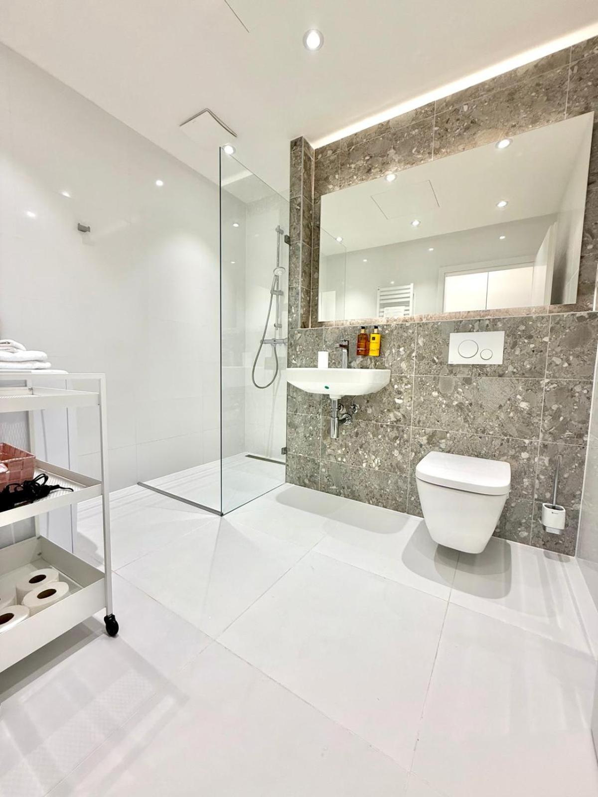 City Relax Apartments With Free Parking, 10 Mins Walk To City Centre Brno Buitenkant foto